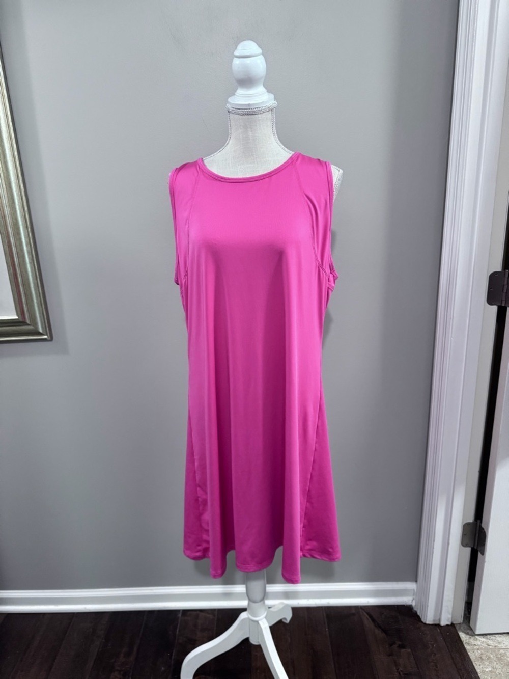 Woman's Sleeveless Athletic Midi Shift Dress Hot Pink. Size XL